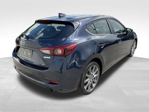 Used 2018 MAZDA MAZDA3 Grand Touring w/ Premium Equipment Package FWD image 5