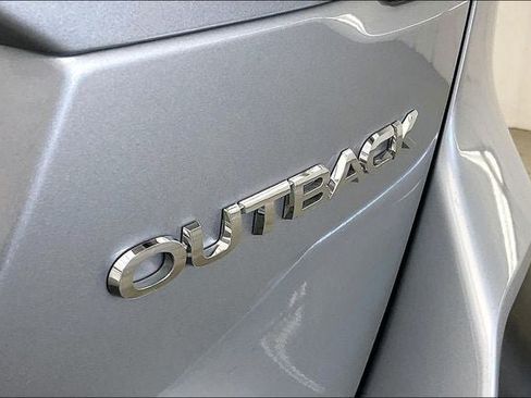 Used 2023 Subaru Outback Premium AWD/4WD image 9