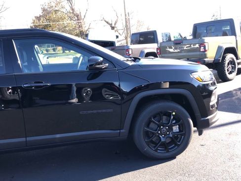 New 2026 Jeep Compass Latitude image 9