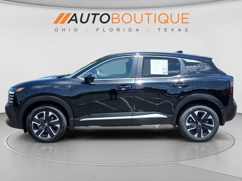 Used 2025 Nissan Kicks SV AWD/4WD image 2