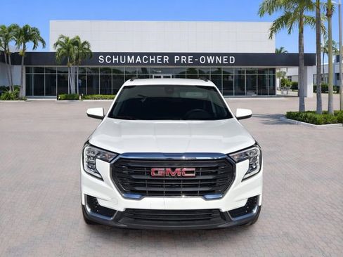Used 2023 GMC Terrain SLE w/ Driver Convenience Package FWD image 2