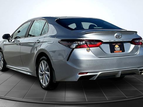 Used 2024 Toyota Camry SE image 4