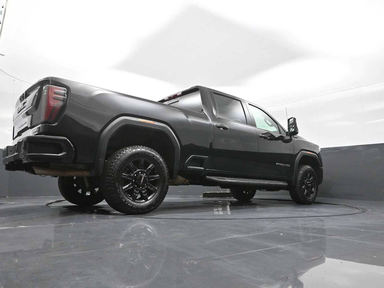 Used 2024 GMC Sierra 2500 AT4 w/ AT4 Preferred Package AWD/4WD image 41