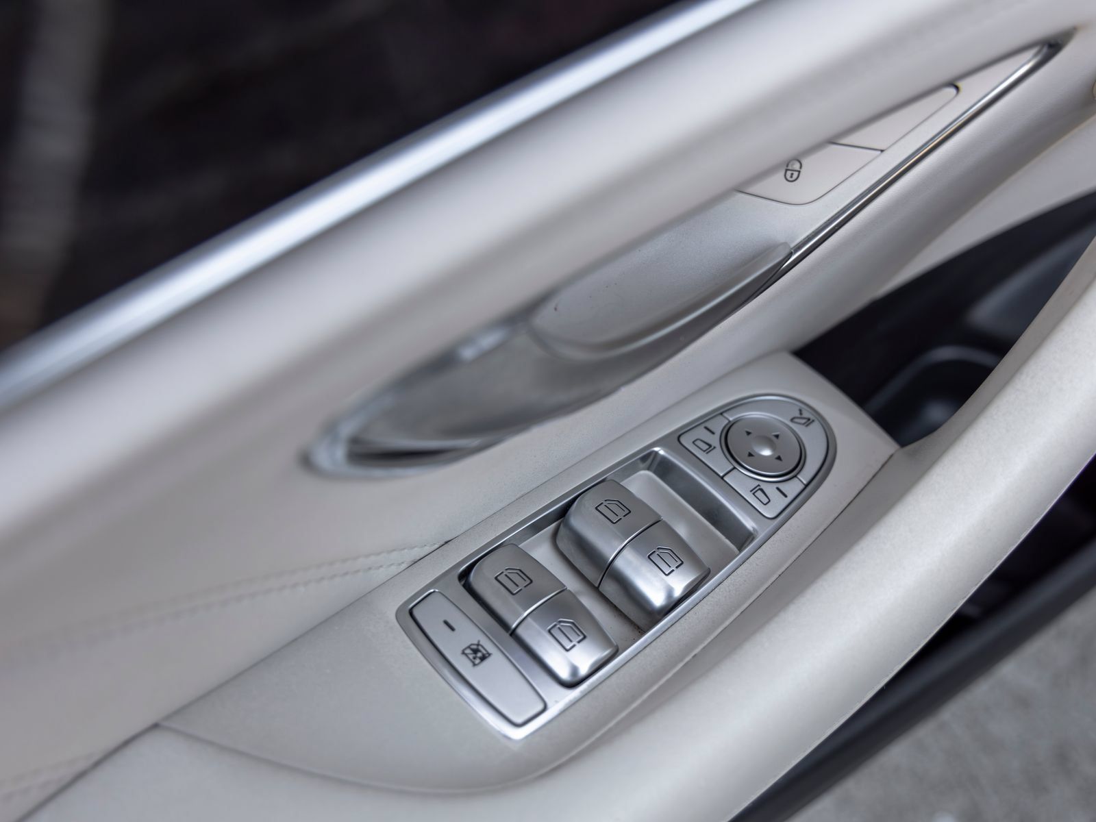 Used 2018 Mercedes-Benz E 63 AMG S image 25