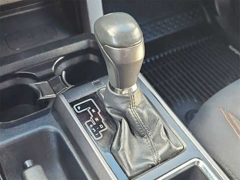 Used 2018 Toyota Tacoma TRD Sport w/ Technology Package image 27