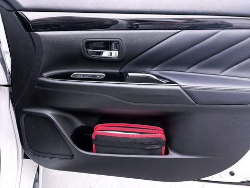 Used 2018 Mitsubishi Outlander GT image 29