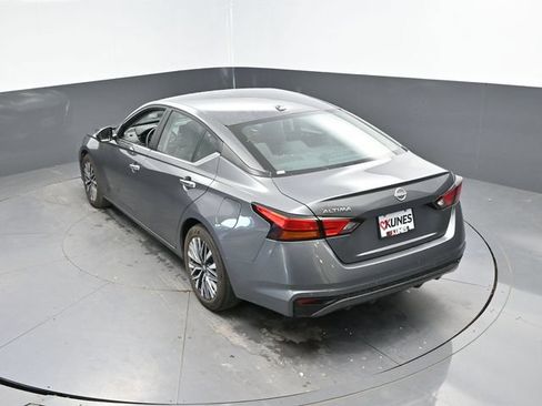 Used 2025 Nissan Altima 2.5 SV FWD image 42