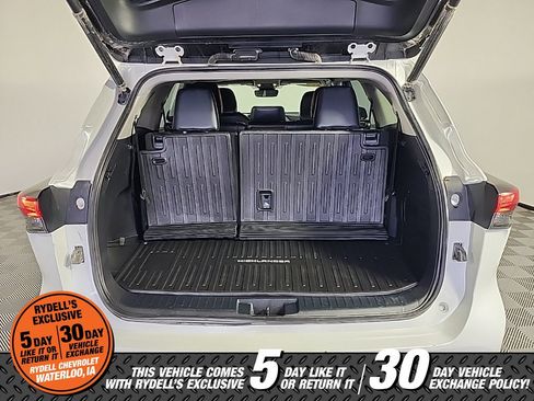 Used 2022 Toyota Highlander XLE image 12