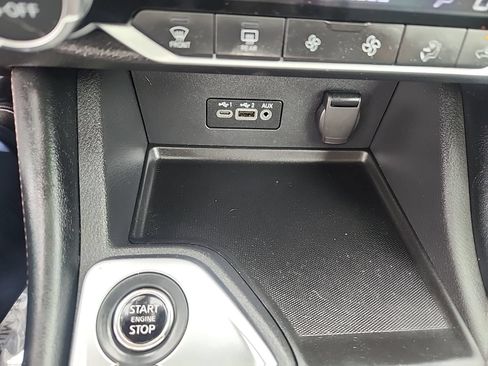 Used 2022 Nissan Sentra SR w/ SR Premium Package FWD image 25