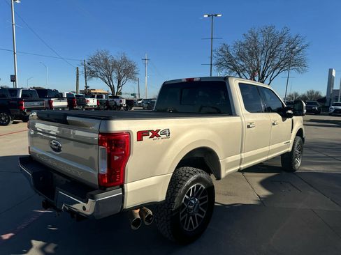 Used 2017 Ford F250 Lariat w/ Lariat Ultimate Package image 3