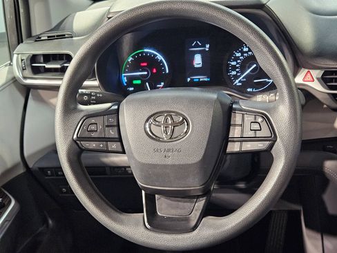 Used 2023 Toyota Sienna LE w/ LE Plus Package FWD image 27