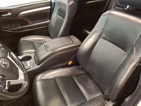 Used 2019 Toyota Highlander XLE image 15