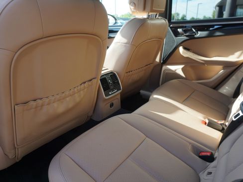 Certified 2023 Porsche Macan AWD/4WD image 21