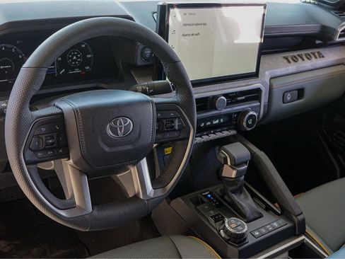 Used 2025 Toyota Tacoma TRD Sport image 9