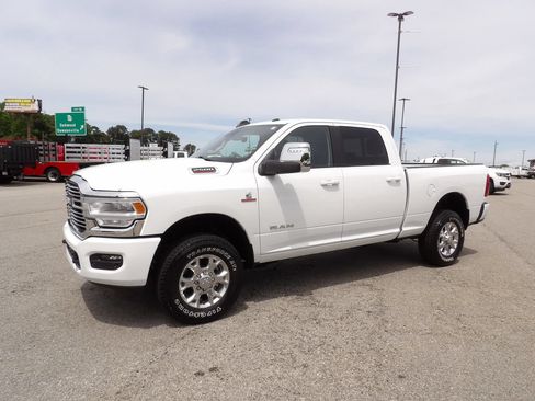 Used 2024 RAM 2500 Laramie w/ Safety Group AWD/4WD image 3
