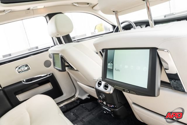 Used 2014 Rolls-Royce Ghost RWD image 2
