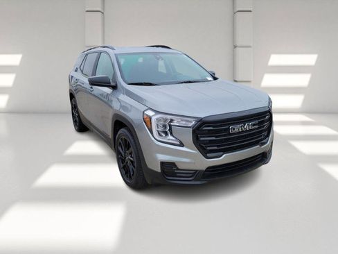 Used 2023 GMC Terrain SLE w/ Elevation Edition image 3