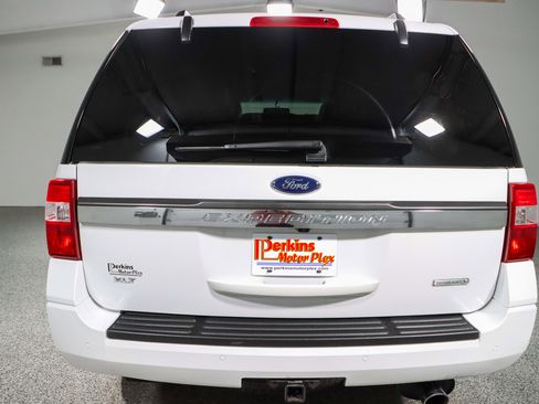 Used 2017 Ford Expedition XLT image 8