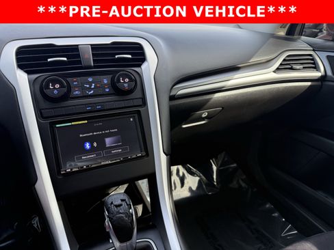 Used 2013 Ford Fusion SE image 24