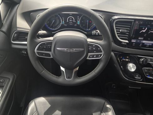 Used 2025 Chrysler Pacifica Select FWD image 14