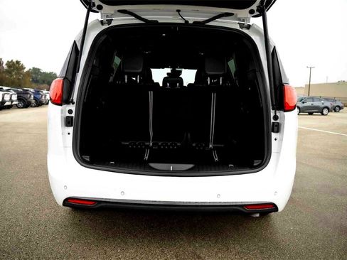 New 2026 Chrysler Voyager LX image 6