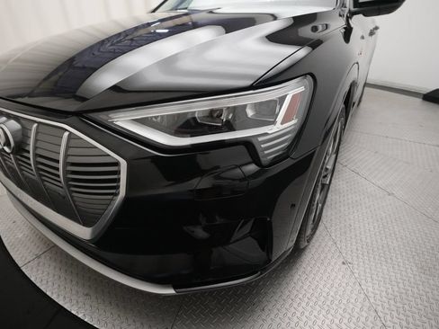 Used 2022 Audi e-tron Premium Plus w/ Premium Plus Package AWD/4WD image 23