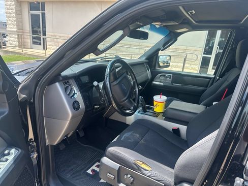 Used 2017 Ford Expedition XLT RWD image 5