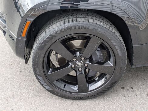 Used 2025 Land Rover Defender 130 X-Dynamic SE image 13