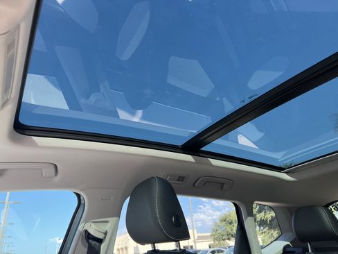 Certified 2025 Volkswagen Taos SEL image 27