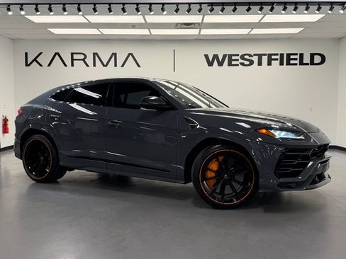 Used 2022 Lamborghini Urus image 1