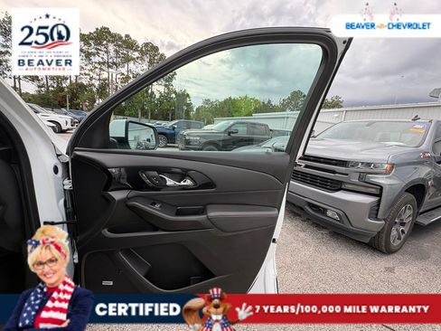 Used 2023 Chevrolet Traverse RS FWD image 30