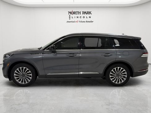 Used 2024 Lincoln Aviator Reserve w/ Elements Package Plus RWD image 2