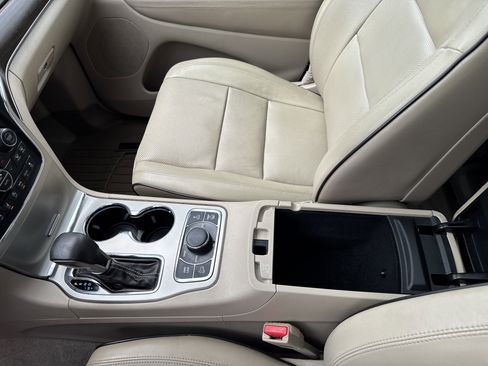 Used 2017 Jeep Grand Cherokee Overland w/ Jeep Active Safety Group image 15