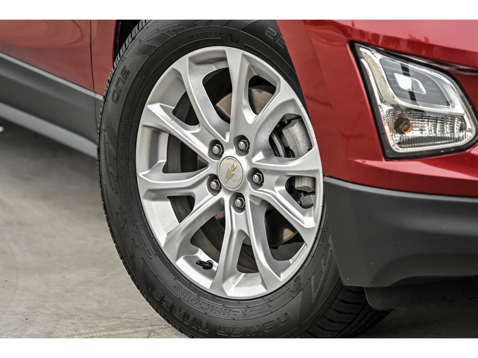 Used 2018 Chevrolet Equinox LT AWD/4WD image 3
