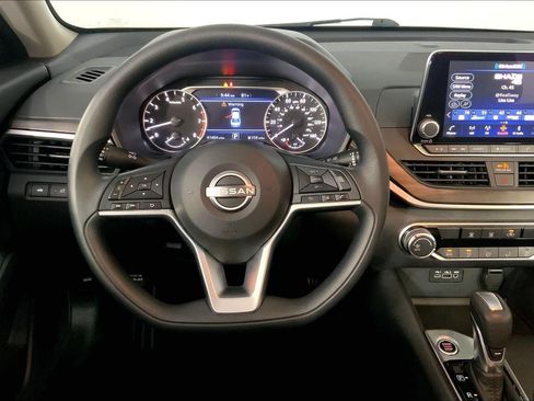 Used 2025 Nissan Altima 2.5 SV FWD image 5