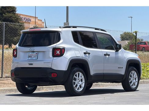 Used 2019 Jeep Renegade Sport w/ Sport Appearance Group AWD/4WD image 4