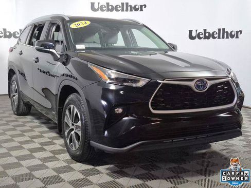 Certified 2024 Toyota Highlander XLE AWD/4WD image 1