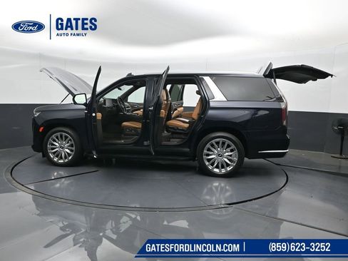 Used 2023 Cadillac Escalade Premium Luxury w/ Performance Package AWD/4WD image 67