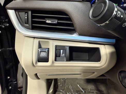 Used 2013 Cadillac XTS image 13