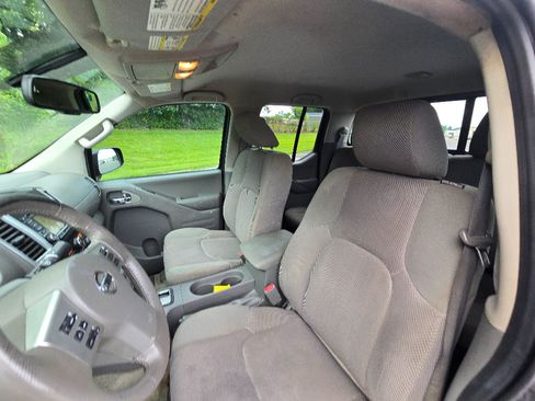 Used 2016 Nissan Frontier SV w/ SV Value Truck Package AWD/4WD image 12