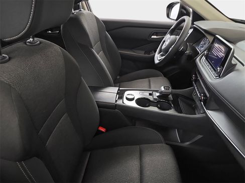 Used 2024 Nissan Rogue SV image 12