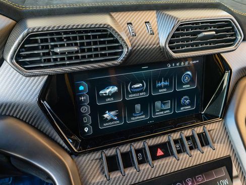 Used 2024 Lamborghini Urus Performante AWD/4WD image 22