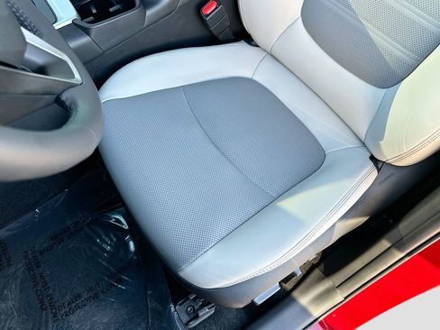 Used 2023 Toyota RAV4 Limited image 18