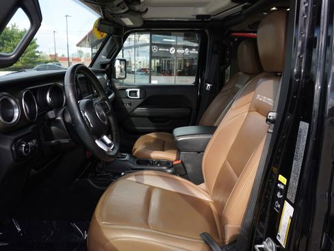 Used 2020 Jeep Wrangler Unlimited Rubicon w/ Cold Weather Group AWD/4WD image 24