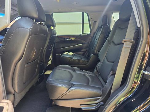 Used 2018 Cadillac Escalade Luxury AWD/4WD image 33
