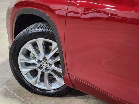 Used 2021 Toyota Highlander Limited image 23