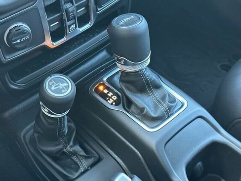 New 2025 Jeep Gladiator Sport image 18