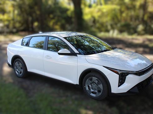 New 2026 Kia K4 FWD image 4
