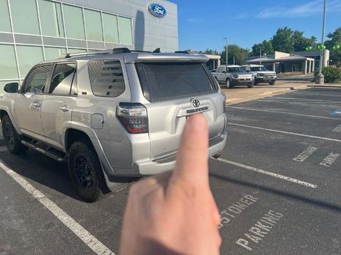 Used 2022 Toyota 4Runner SR5 Premium w/ Moonroof Package AWD/4WD image 8