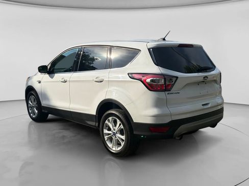 Used 2017 Ford Escape SE FWD image 3